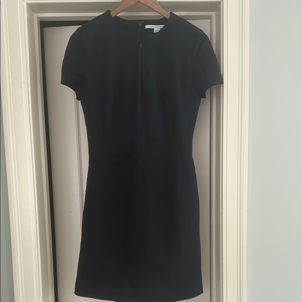 Diane vonFurstenburg Elegant Navy Short Sleeve Dress